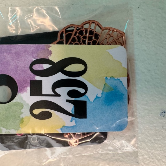 Paparazzi Gold Filigree Leaf Earrings - Picture 3 of 3